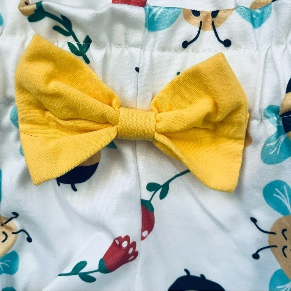 Bee/ strawberry print white ruched pull-on shorts yellow bow detail Girl 9-12 Mo